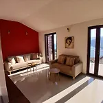 Red House アパート ラバック