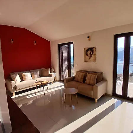 Red House דירה ראבץ